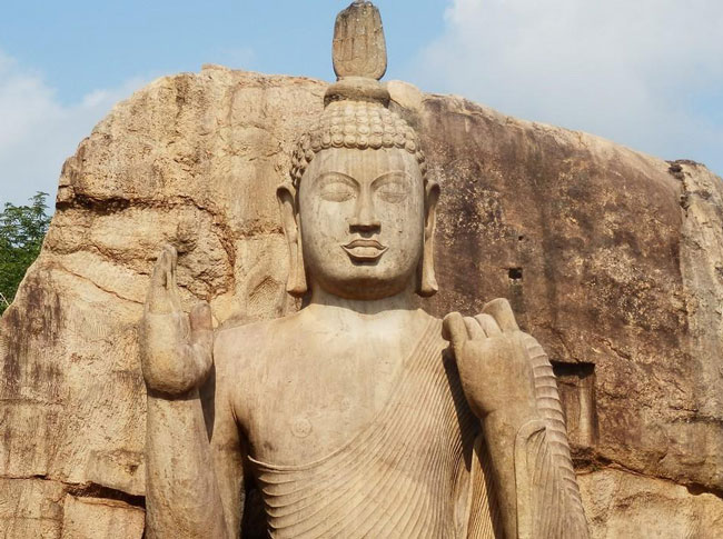 Aukana Buddha Statue